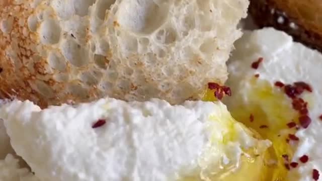 Ordering the Whipped Ricotta and Truffle Honey again like...。