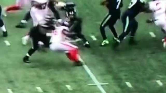 DK Metcalf drops a pass from Geno Smith