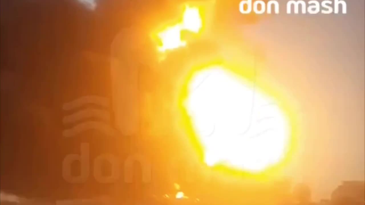 💥🔥 Another oil tank exploded at the oil depot in Proletarsk, Rostov region.