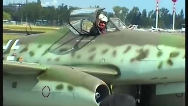 Messerschmitt Me 262 "Schwalbe" - First Flight Over Berlin after 61 Years, Historical Footage!