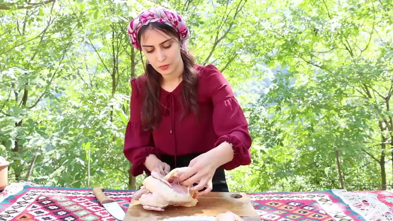 How the village cooks natural chicken with vegetables