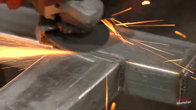 Process of Making Giant Iron Gate. Ironworks Master in Korea