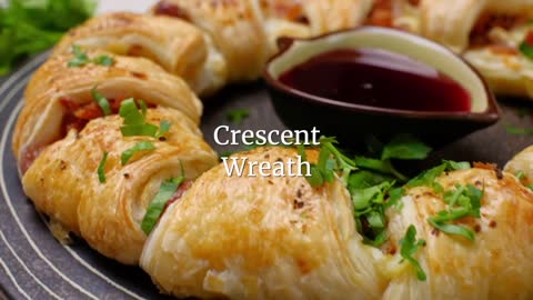 Crescent Wreath | Easier Eats