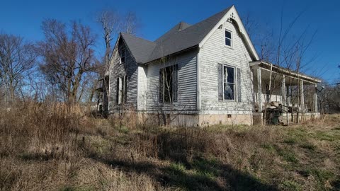 SCOPING OUT AN ABANDONED SUICIDE HOUSE -- is it HAUNTED?