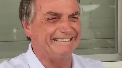 Recortes - Te atualizei - Bolsonaro é supriendido com homenagem de patriotas em Orlando e se emociona.