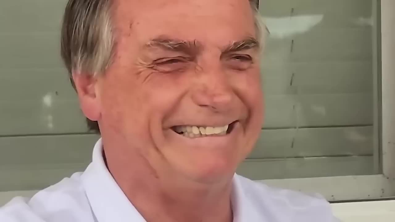 Recortes - Te atualizei - Bolsonaro é supriendido com homenagem de patriotas em Orlando e se emociona.