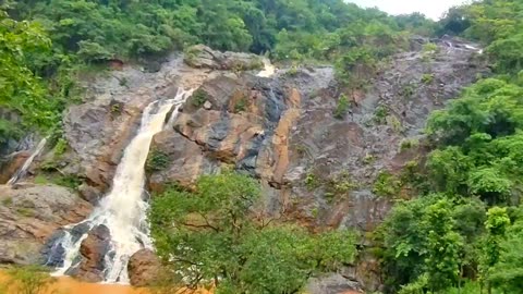 Waterfall of rainy day🏞️🌿🌧️