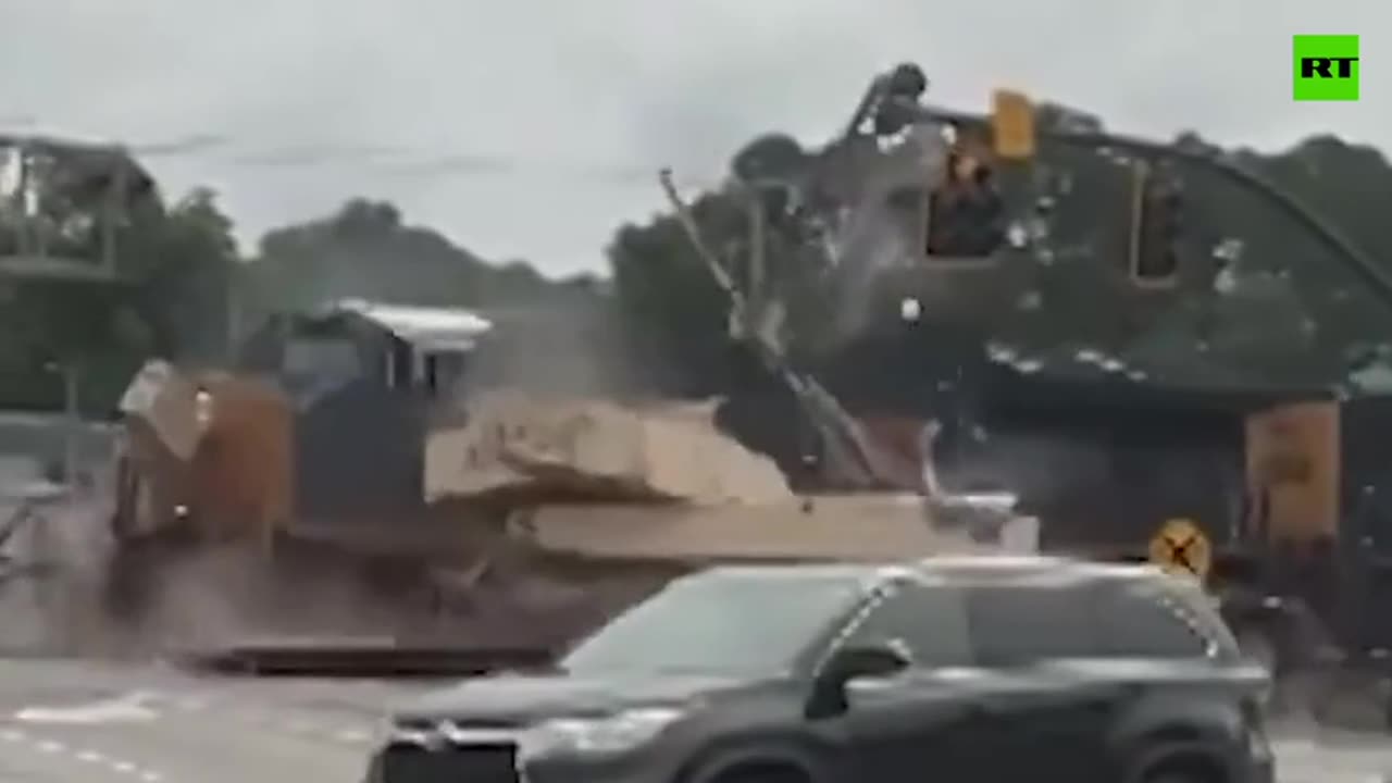 Train smashes into tank at crossing in South Carolina