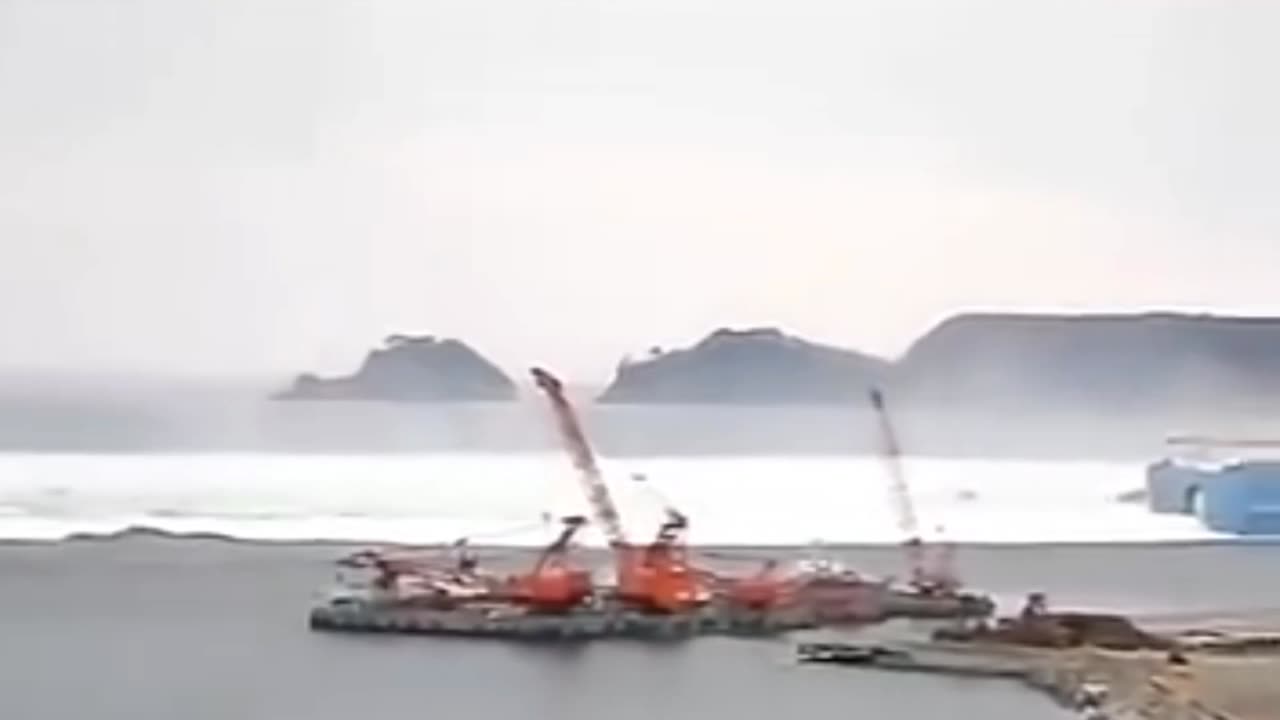 Scary ! The strength of water 😱