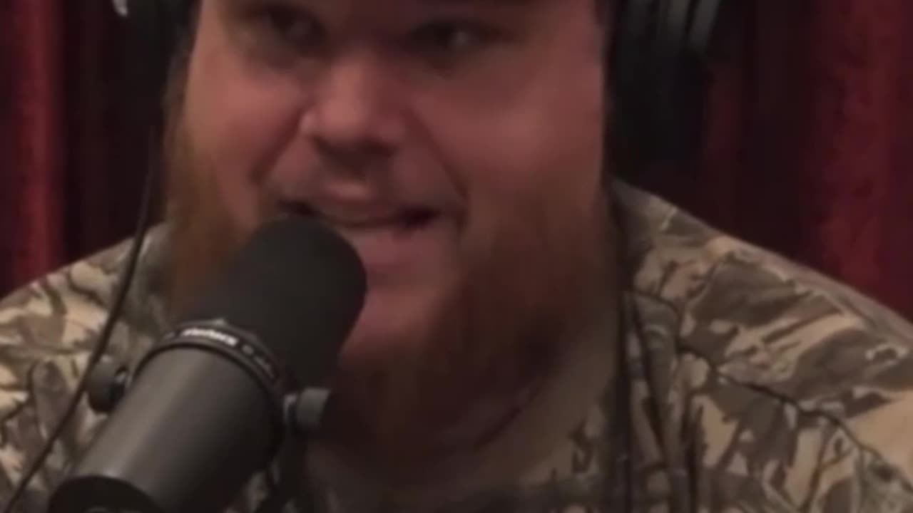 Music on a Boat: Luke Combs on the Joe Rogan Podcast