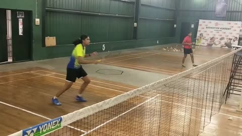 SHUTTLE BADMINTON- HOW TO DO BACKHAND PUSH IN BADMINTON 反手平推 (先平後翻）