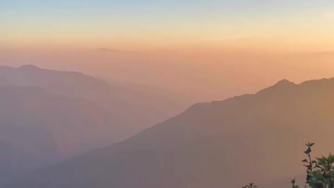 The sea of clouds has a fairy tale beauty.
