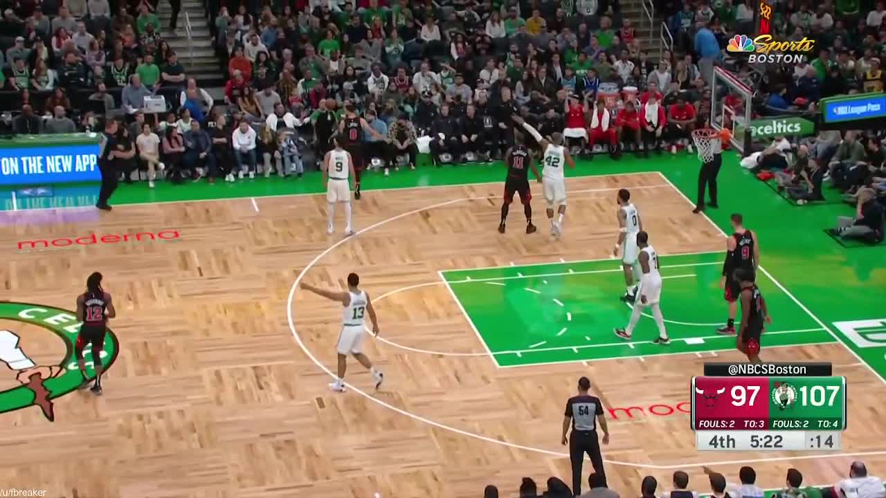 Horford was trolling DeRozan after the no foul call 🎻😂