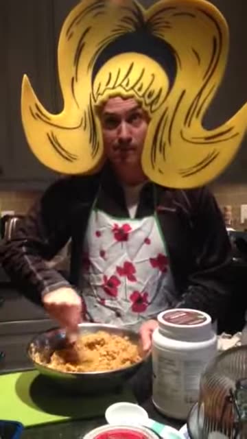 SUBURBAN HOUSEWIFE MAKING COOKIES