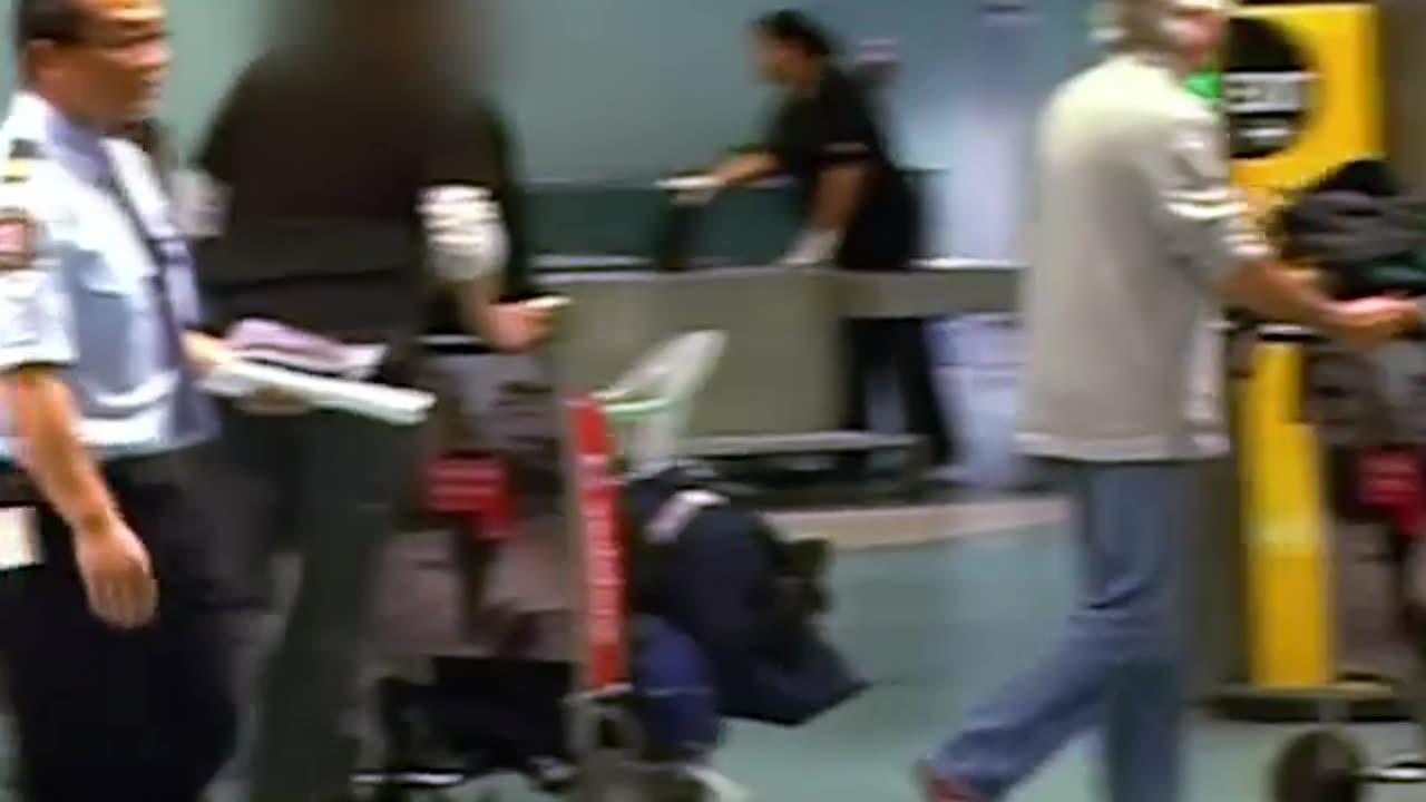What is this man hiding in his trousers? caught on camera - Airport