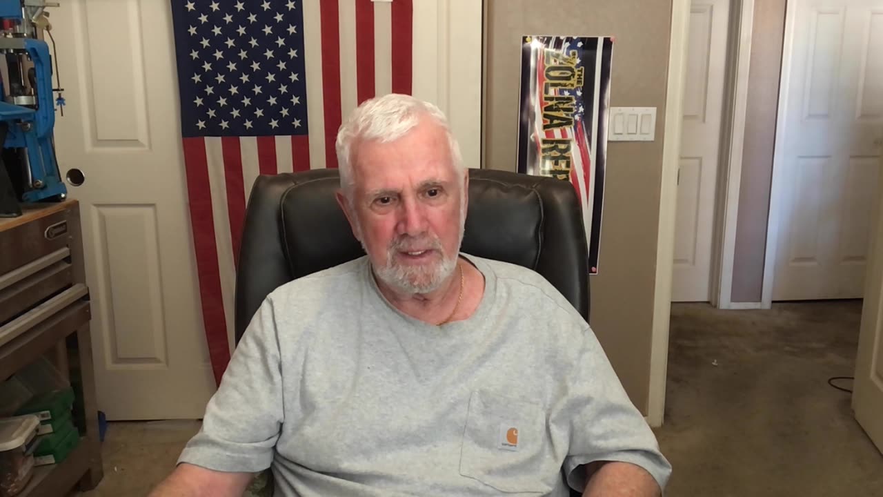 J.D. Vance Dressed Up In Drag At Vale Law School, Wearing A Communist T-Shirt!