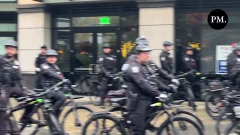 Breaking — Black bloc Antifa militants are trying to go to war with Seattle Police Department .