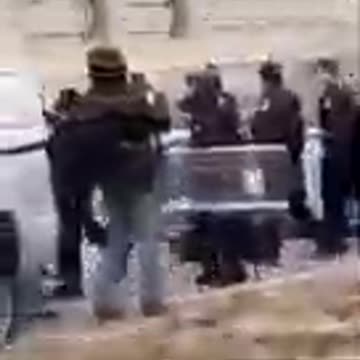 2021, Police are walking away while people enter the Capitol Building