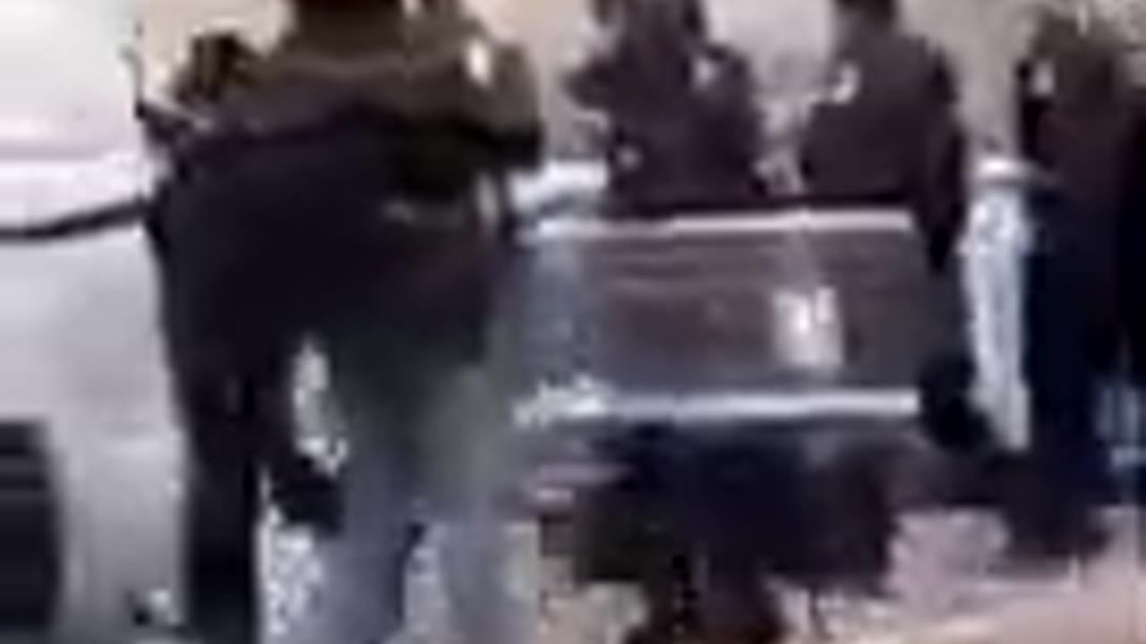 2021, Police are walking away while people enter the Capitol Building