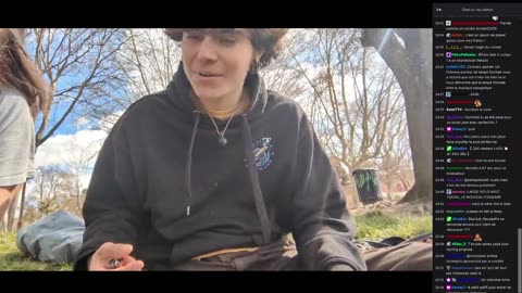 2023-03-10 (6bis.1) - Avec un troubadour au parc Jourdan - Twitch Decheterie (avec chat)