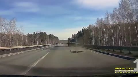 IDIOT Driving Fails! Compilation 2017