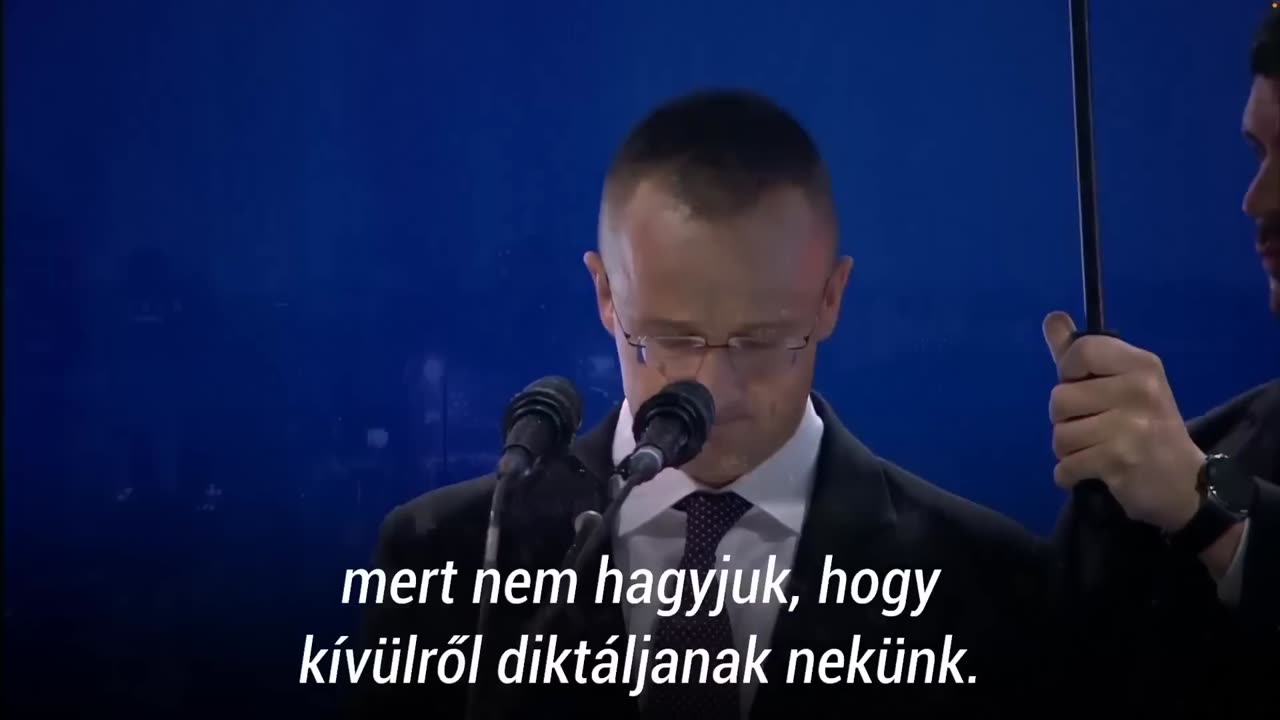 A szerb állam úgy bánik a magyar kisebbséggel, hogy az példaként szolgál az egész világ számára.