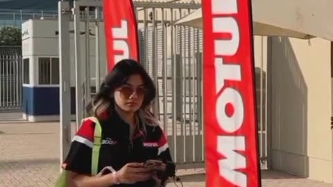 beautiful woman who is good at drifting