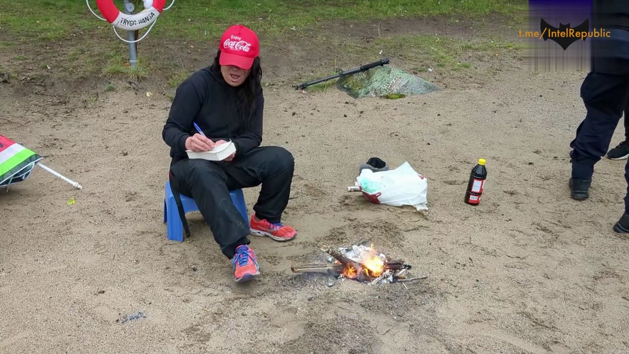 Protester burns Koran in Sweden