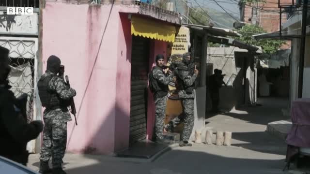 Drugs raid shootout in Brazil leaves 25 dead - BBC News