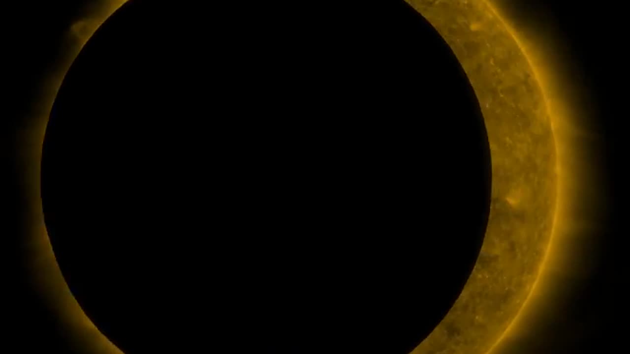 Amazing NASA's Solar Dynamics Observatory Catches Lunar Freeze Frame