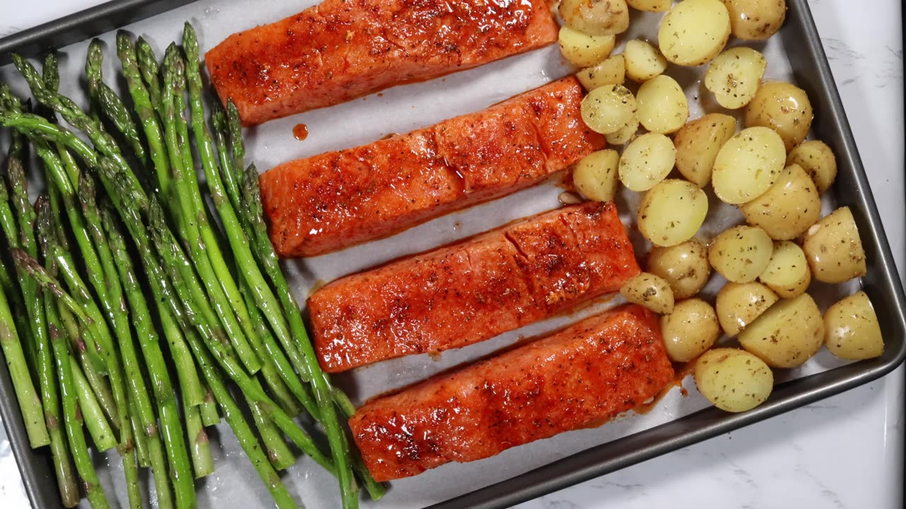 ONE PAN SALMON AND VEGETABLE BAKE | Ready in 30 Min | Baked Salmon & Veggies