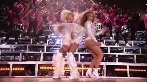 Beyoncé & Solange dancing in Homecoming 🐝💛💖_Cut