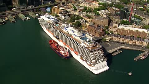 At least 800 Covid-positive cruise passengers dock in Australia