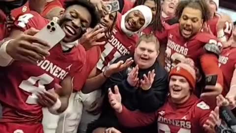 James Droz celebrated with Oklahoma in the locker room after they beat Oklahoma State 👏