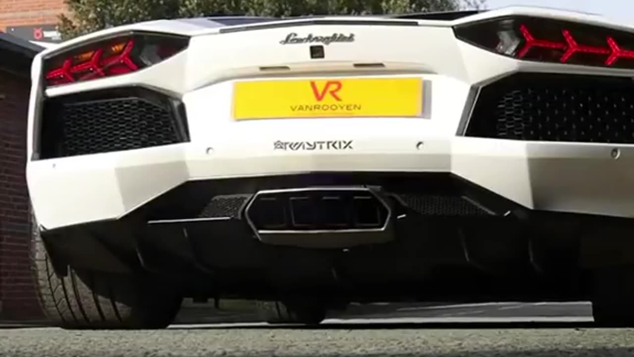 Lamborghini Aventadoor Full Valvetronic Exhaust System Loud Revs & Fire
