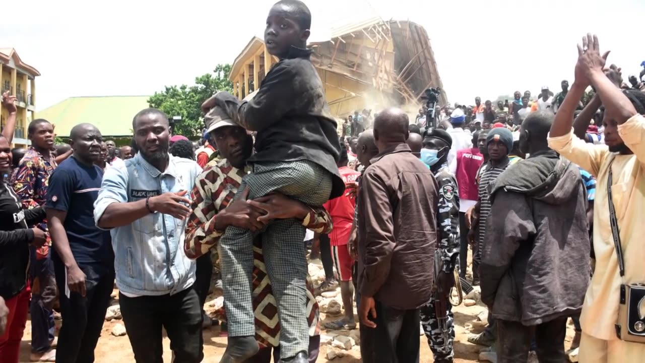 School collapse in northern Nigeria leaves 22 dead and more than 100 trapped.mp4