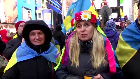 Protesters in Times Square call for peace in Ukraine