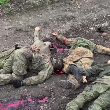 GRAPHIC: Ukrainian Nazis executing Russian POW´s...Again...