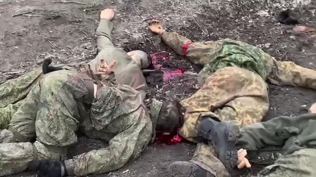 GRAPHIC: Ukrainian Nazis executing Russian POW´s...Again...