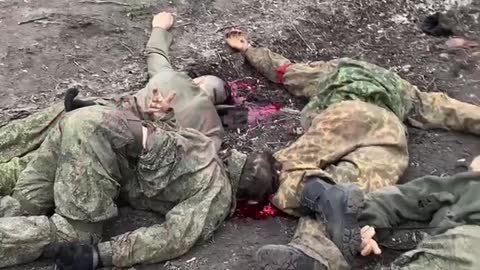 GRAPHIC: Ukrainian Nazis executing Russian POW´s...Again...