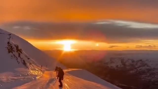 Skiing to enjoy the sunrise romance.