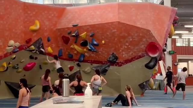 I finally know why our wall is so different this week. I really want to train with them 😂