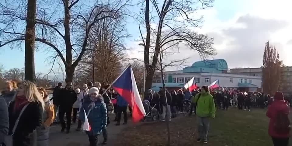 05. 02. 2022 HRADEC KRÁLOVÉ - ULRICHOVO NÁMĚSTÍ- SETKÁNÍ A PROTESTNÍ POCHOD