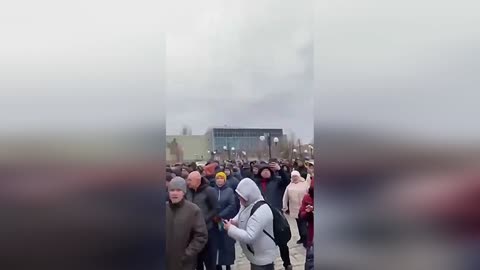 ️Berdyansk Russians leave the square in front of the city after long growing protests of residents.