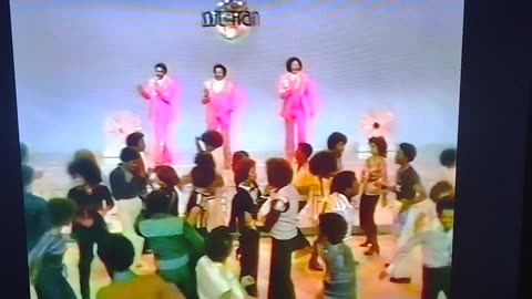 The Moments Come In Girl 1976 Live (Soul Train)