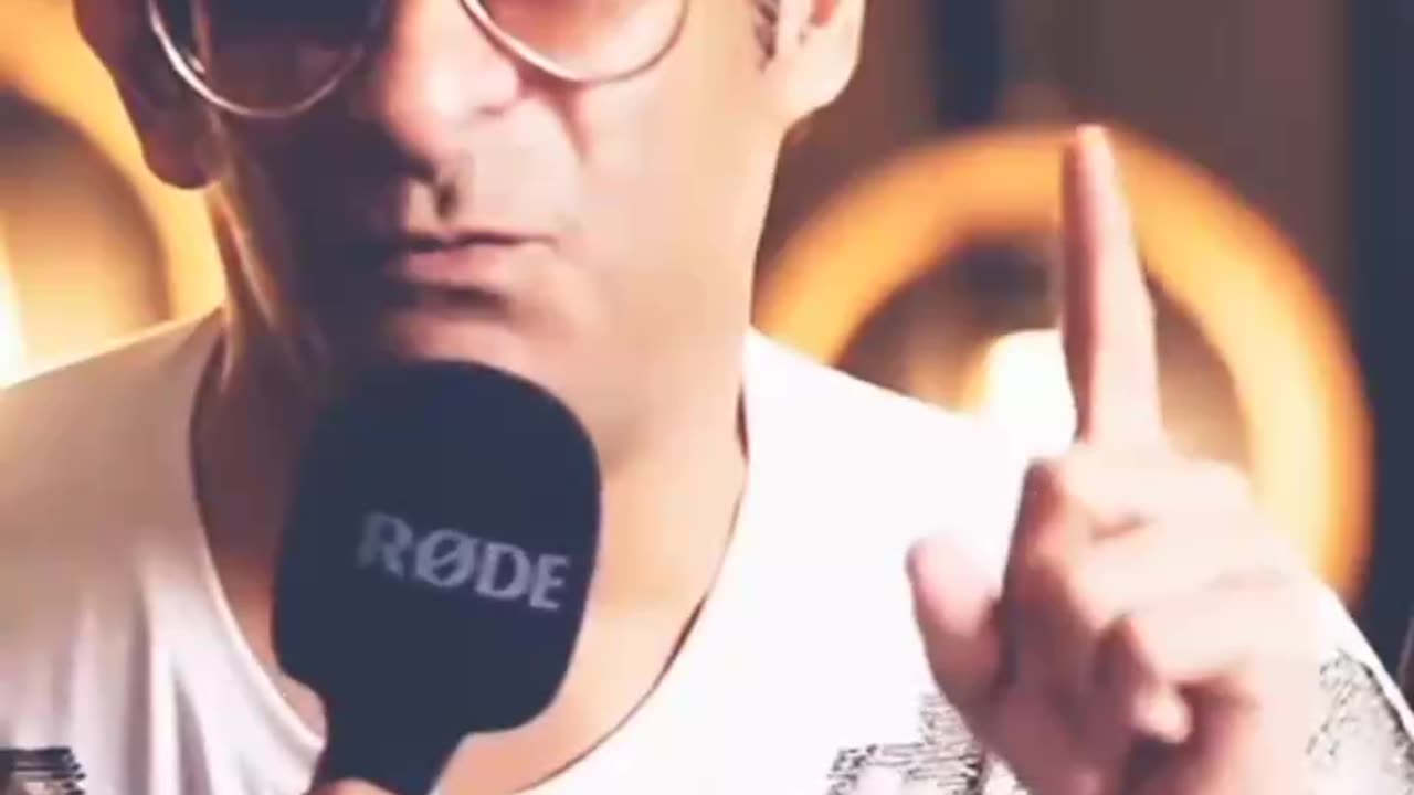 PAR WAQT LAGTA HAI
