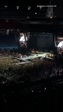 Crowd goes WILD when country star changes hit song to remove "Bud Light" line