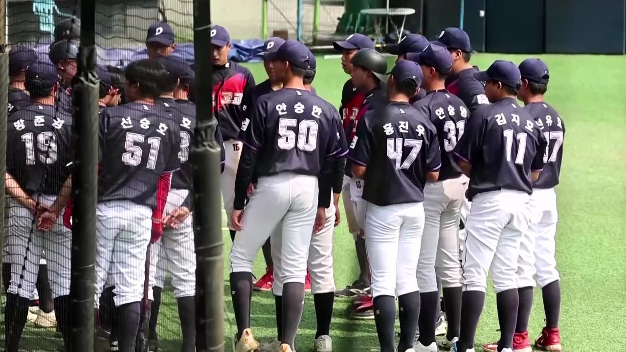 South Korean baseball teens dream big on aging island