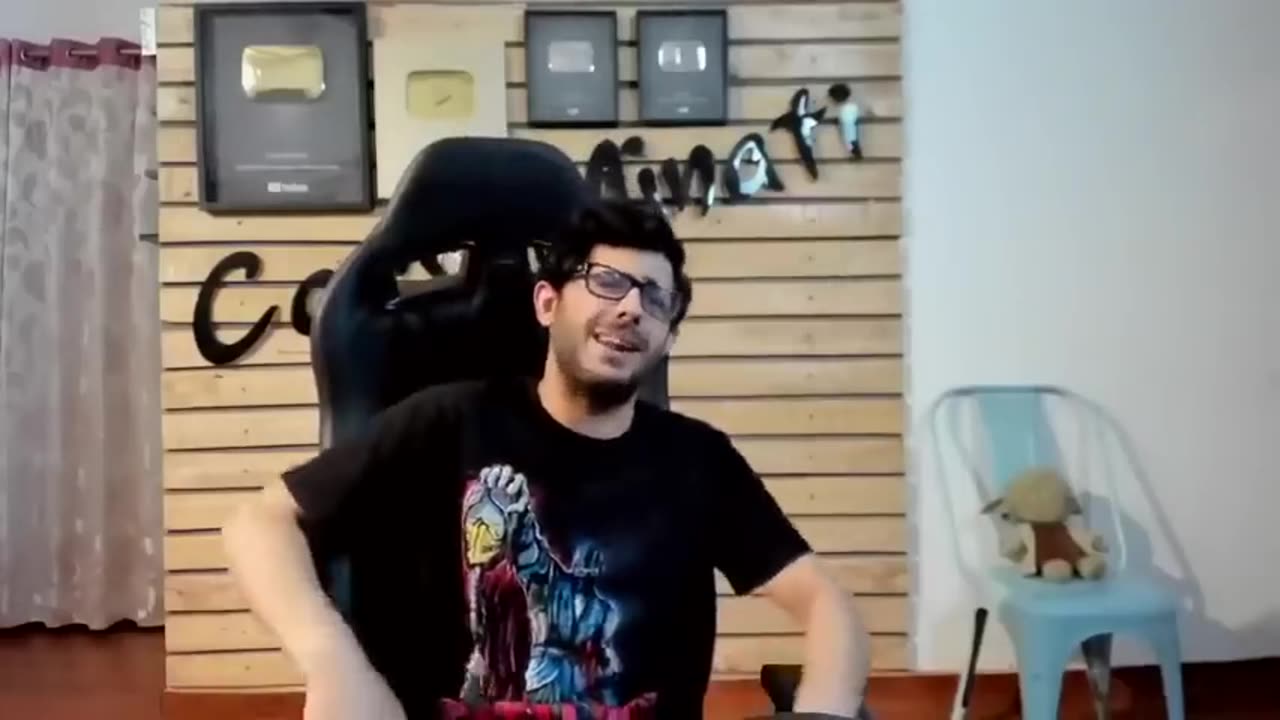 YouTube Vs Tiktok - CarryMinati