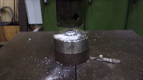 Crushing watch with hydraulic press